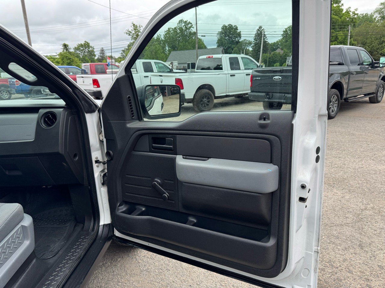 2013 Ford F-150 XL photo 18