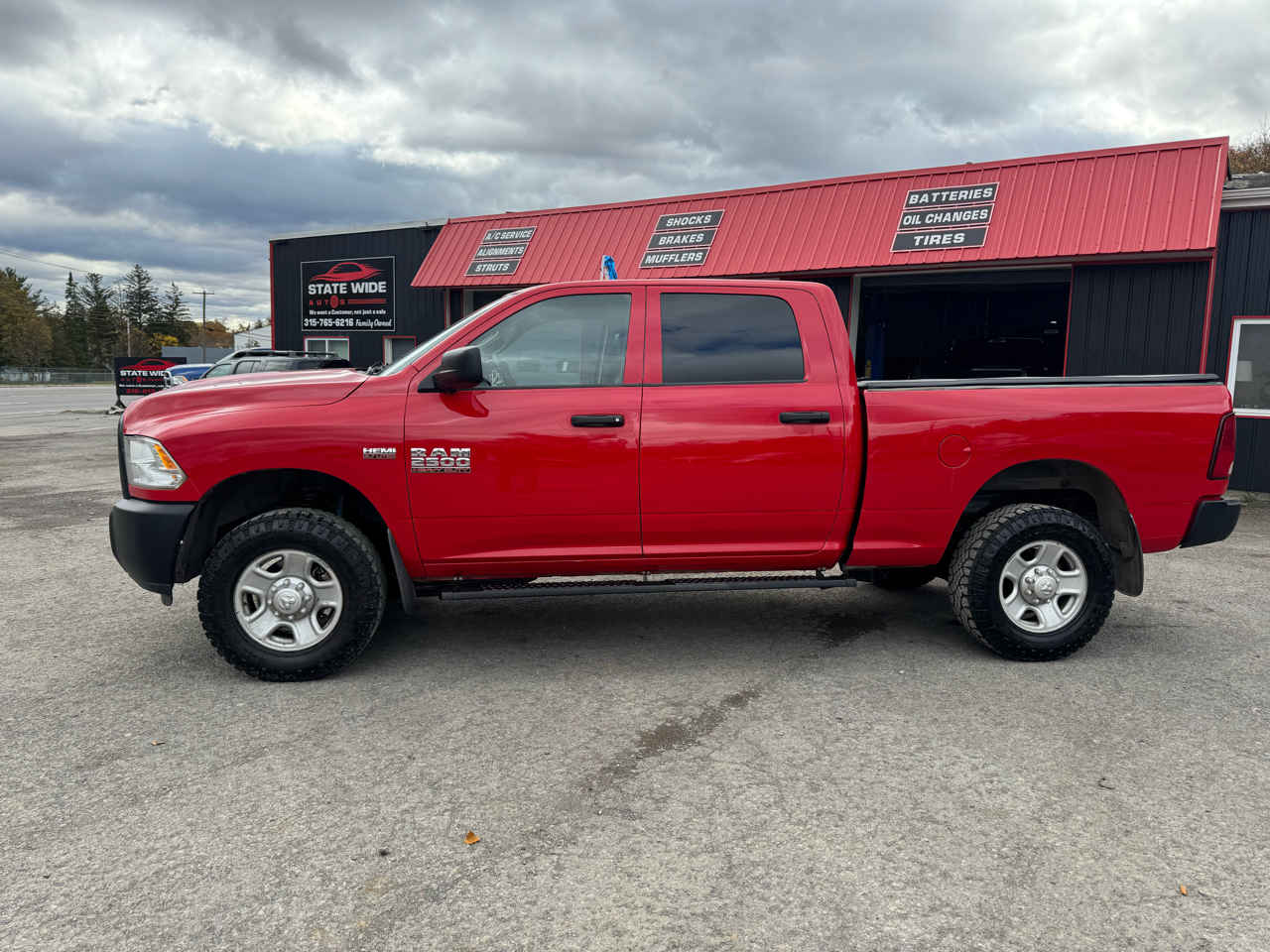 RAM 2500 Tradesman 4x4 Crew Cab 6'4" Box 2017 RAM 2500 Tradesman 4x4 Crew Cab 6'4" Box 2017