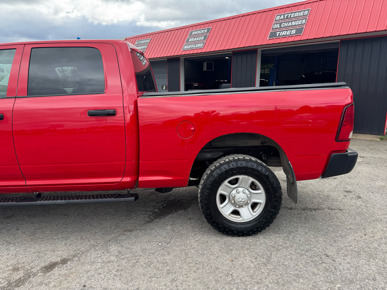 RAM 2500 Tradesman 4x4 Crew Cab 6'4" Box 2017 RAM 2500 Tradesman 4x4 Crew Cab 6'4" Box 2017