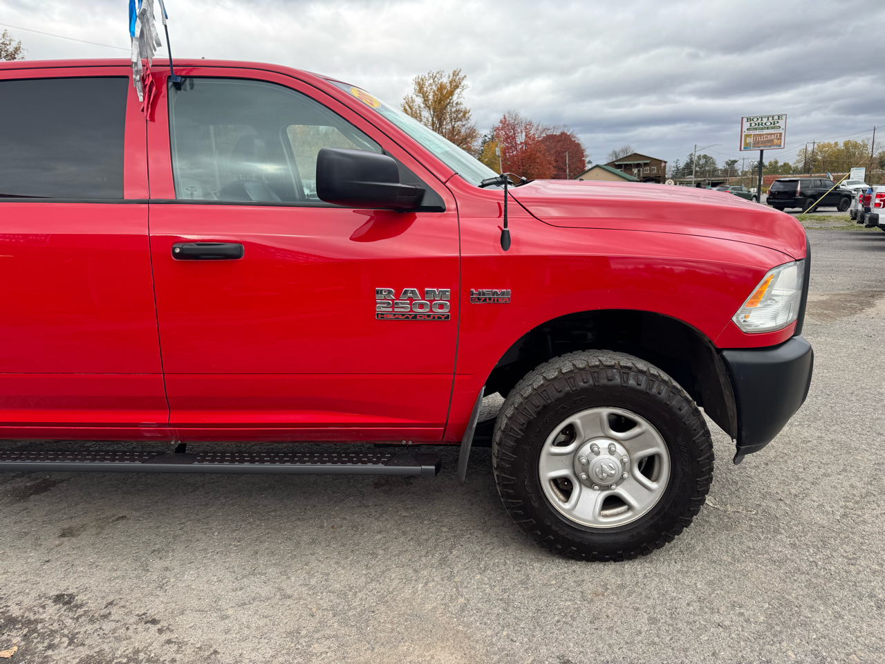 RAM 2500 Tradesman 4x4 Crew Cab 6'4" Box 2017 RAM 2500 Tradesman 4x4 Crew Cab 6'4" Box 2017