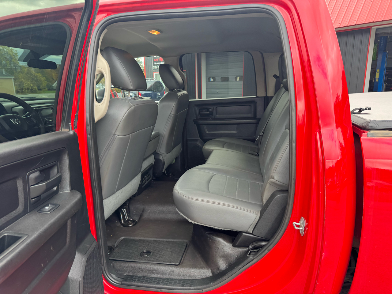 RAM 2500 Tradesman 4x4 Crew Cab 6'4" Box 2017 RAM 2500 Tradesman 4x4 Crew Cab 6'4" Box 2017