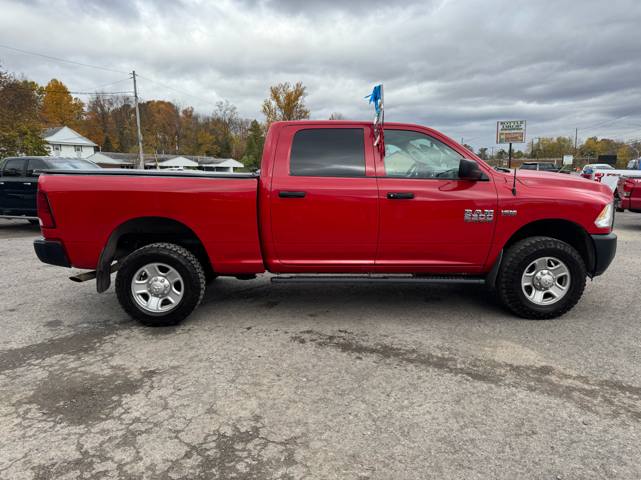 RAM 2500 Tradesman 4x4 Crew Cab 6'4" Box 2017 RAM 2500 Tradesman 4x4 Crew Cab 6'4" Box 2017