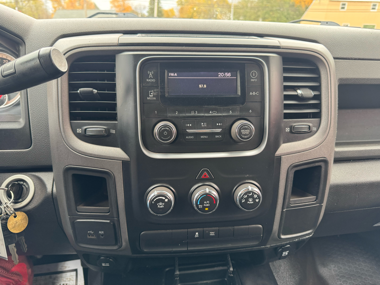 RAM 2500 Tradesman 4x4 Crew Cab 6'4" Box 2017 RAM 2500 Tradesman 4x4 Crew Cab 6'4" Box 2017