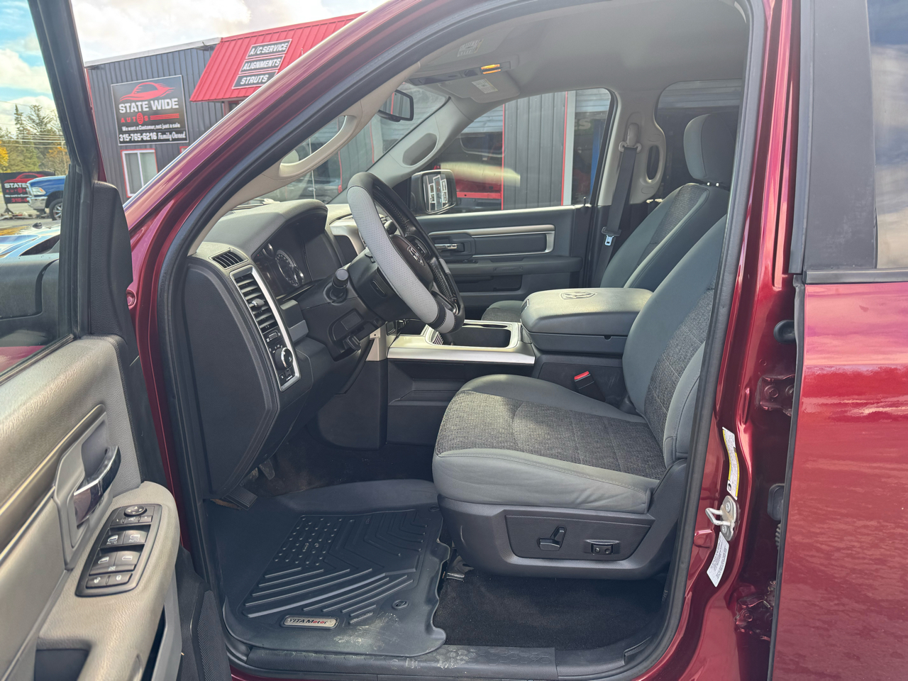 RAM 2500 4WD Crew Cab 149" SLT 2016 RAM 2500 4WD Crew Cab 149" SLT 2016