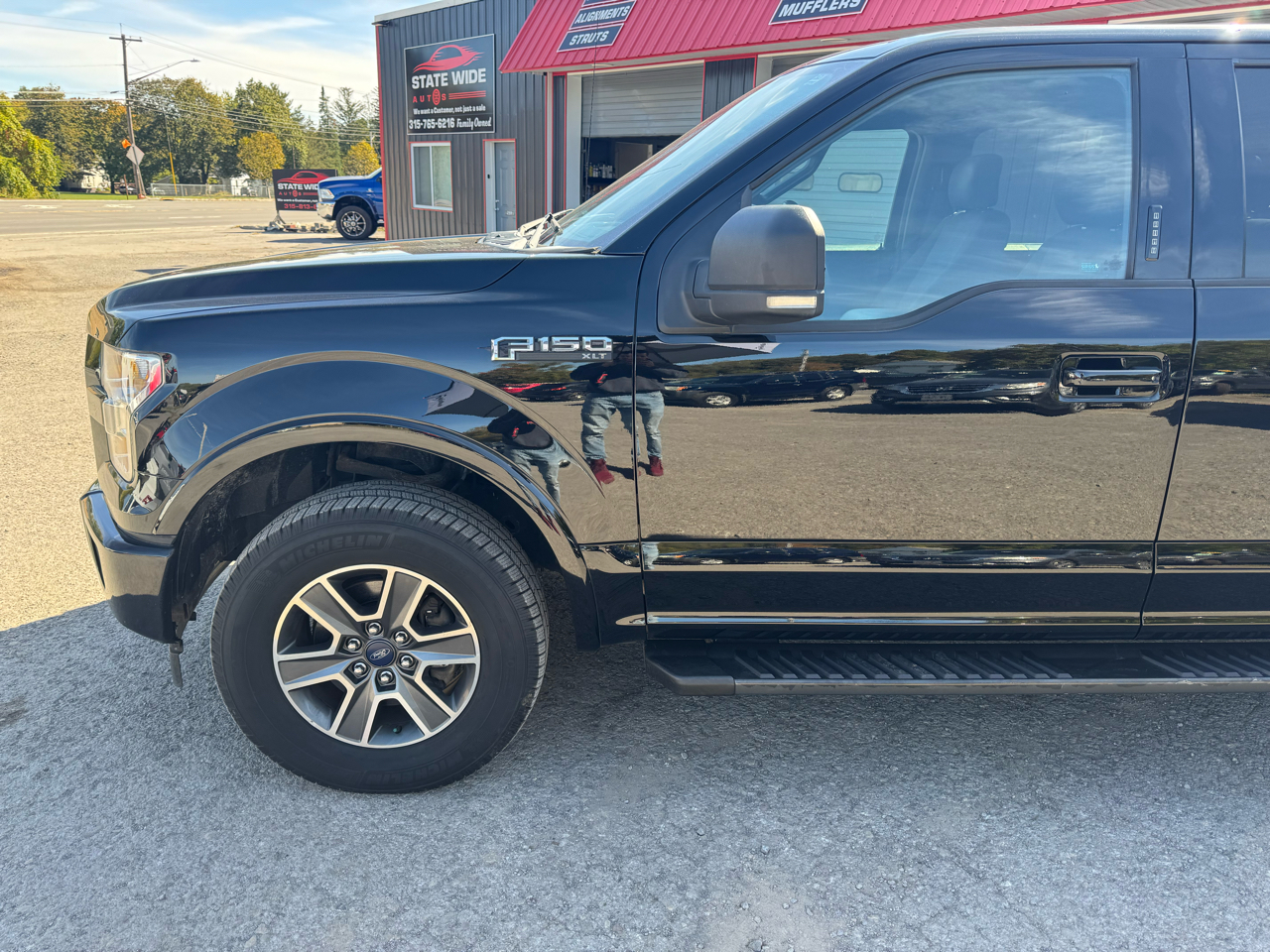2017 Ford F-150 XLT photo 2