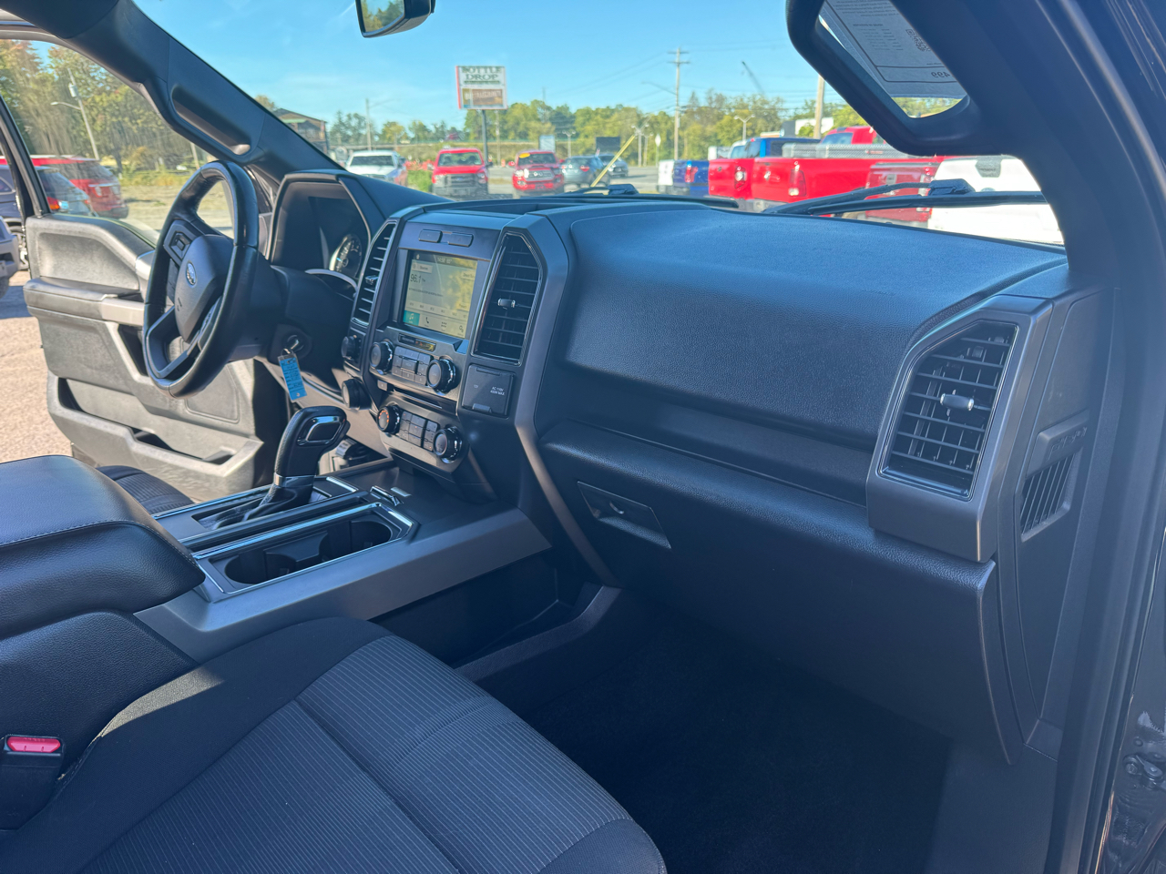 2017 Ford F-150 XLT photo 16