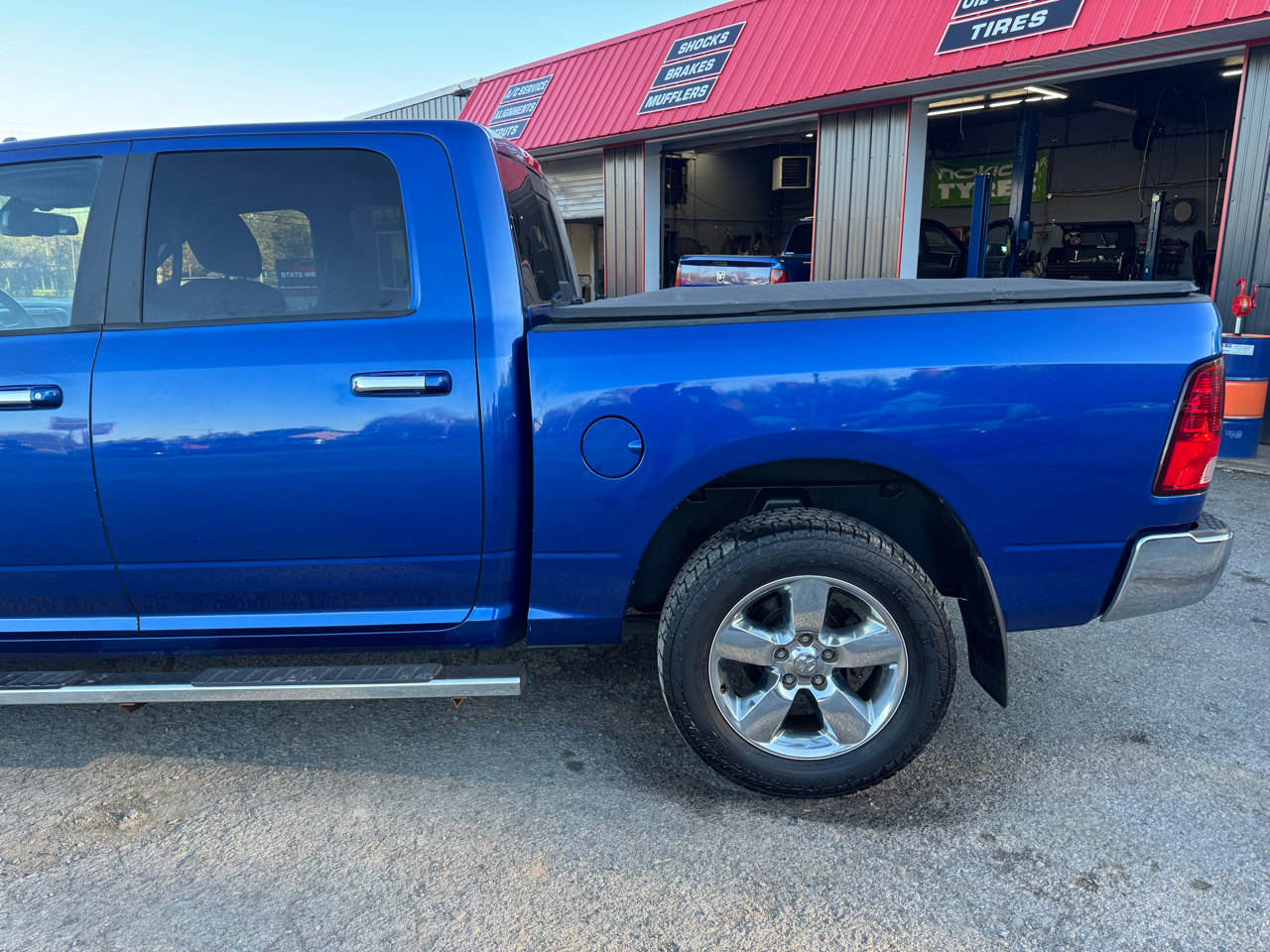 RAM 1500 Big Horn 4x4 Crew Cab 5'7" Box 2017 RAM 1500 Big Horn 4x4 Crew Cab 5'7" Box 2017