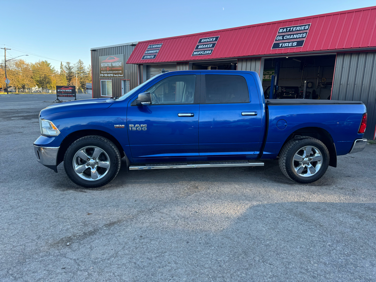 RAM 1500 Big Horn 4x4 Crew Cab 5'7" Box 2017 RAM 1500 Big Horn 4x4 Crew Cab 5'7" Box 2017