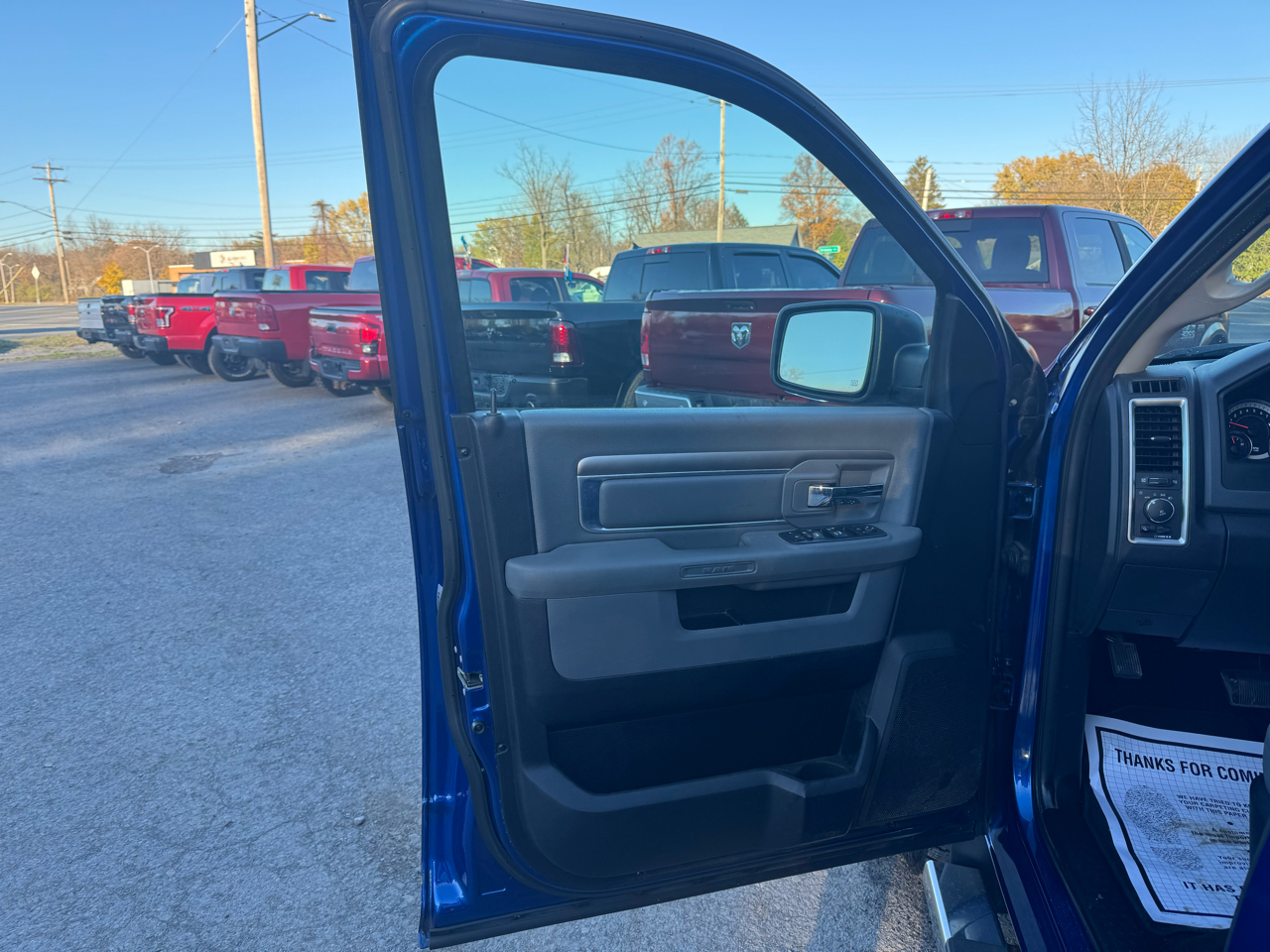 RAM 1500 Big Horn 4x4 Crew Cab 5'7" Box 2017 RAM 1500 Big Horn 4x4 Crew Cab 5'7" Box 2017