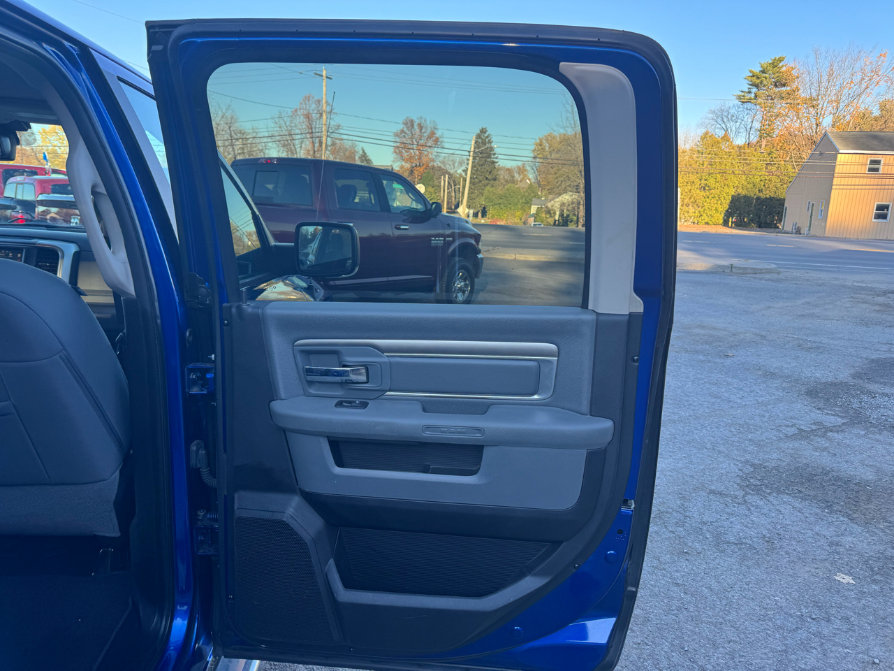 RAM 1500 Big Horn 4x4 Crew Cab 5'7" Box 2017 RAM 1500 Big Horn 4x4 Crew Cab 5'7" Box 2017