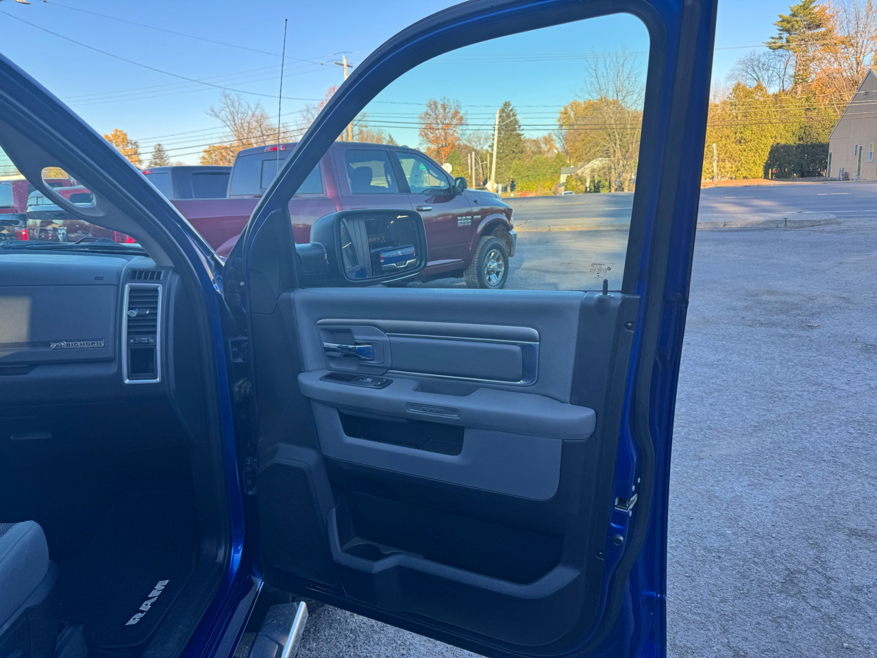 RAM 1500 Big Horn 4x4 Crew Cab 5'7" Box 2017 RAM 1500 Big Horn 4x4 Crew Cab 5'7" Box 2017