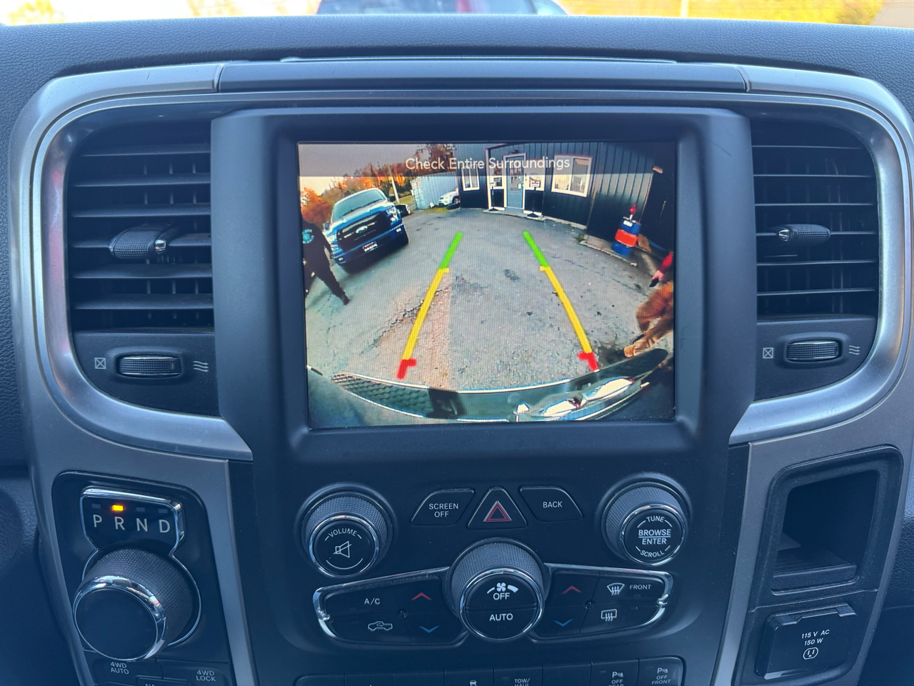 RAM 1500 Big Horn 4x4 Crew Cab 5'7" Box 2017 RAM 1500 Big Horn 4x4 Crew Cab 5'7" Box 2017