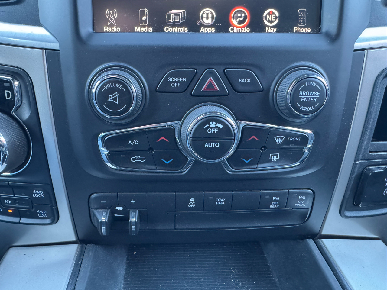 RAM 1500 Big Horn 4x4 Crew Cab 5'7" Box 2017 RAM 1500 Big Horn 4x4 Crew Cab 5'7" Box 2017