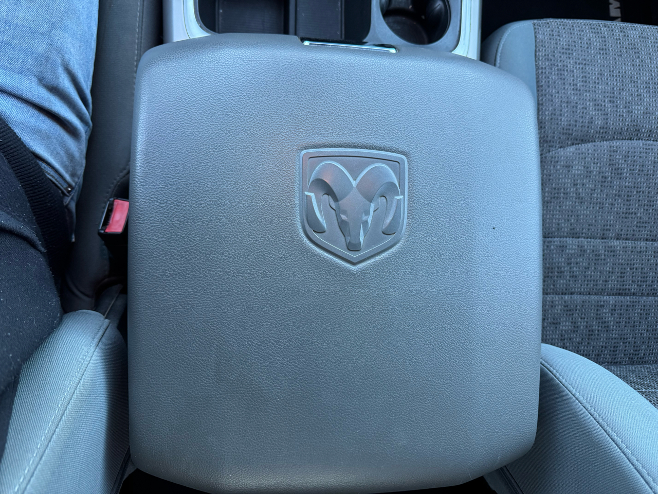 RAM 1500 Big Horn 4x4 Crew Cab 5'7" Box 2017 RAM 1500 Big Horn 4x4 Crew Cab 5'7" Box 2017