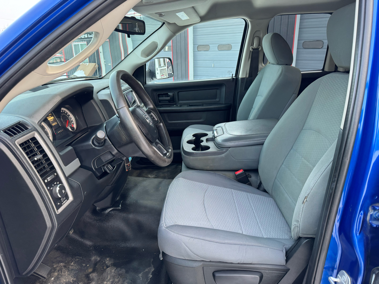 RAM 1500 4WD Quad Cab 140.5" Express 2016