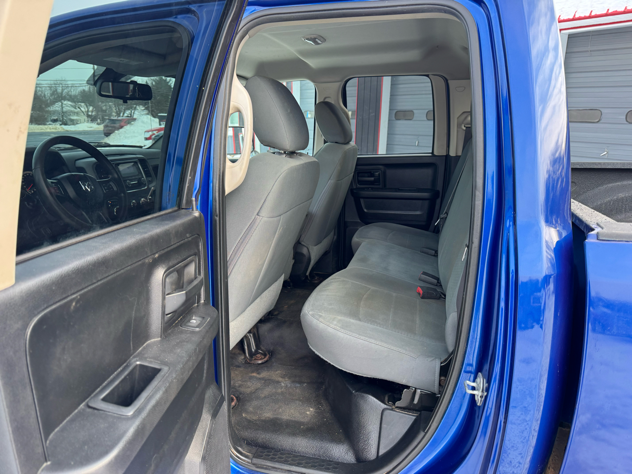 RAM 1500 4WD Quad Cab 140.5" Express 2016