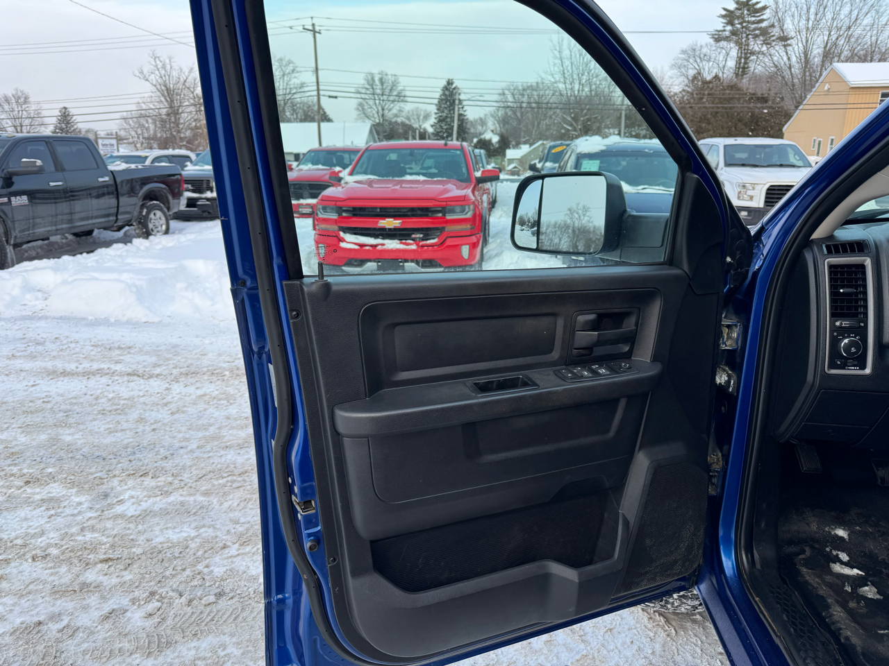 RAM 1500 4WD Quad Cab 140.5" Express 2016