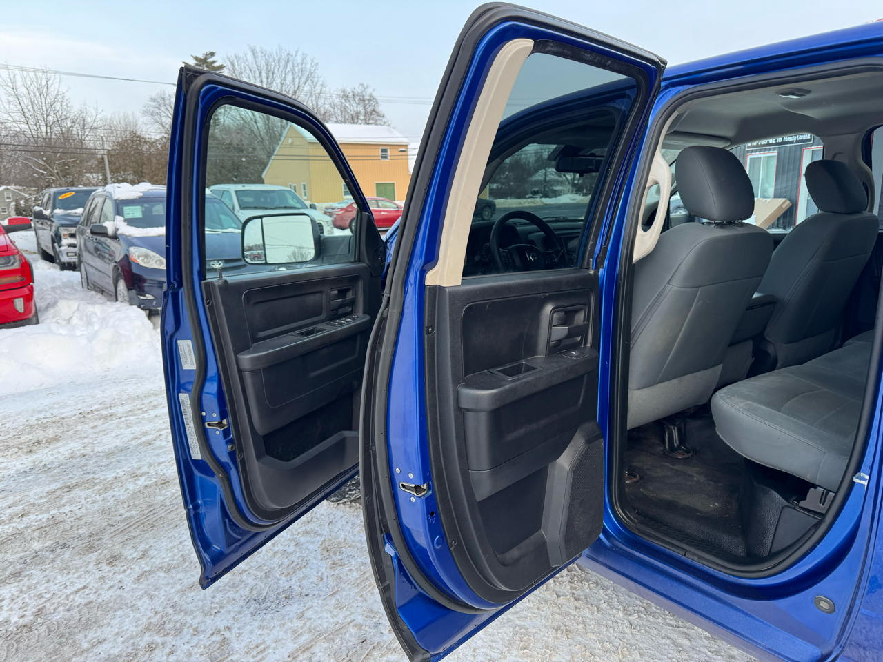 RAM 1500 4WD Quad Cab 140.5" Express 2016