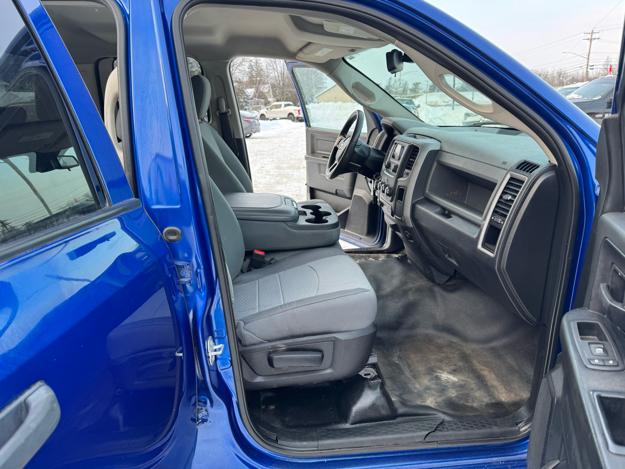 RAM 1500 4WD Quad Cab 140.5" Express 2016