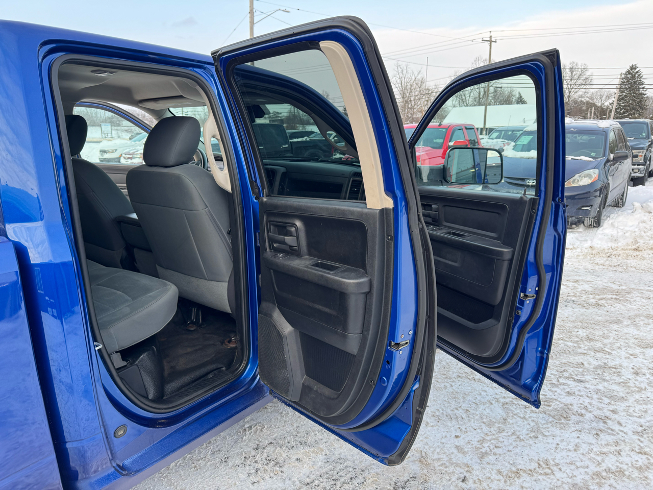 RAM 1500 4WD Quad Cab 140.5" Express 2016