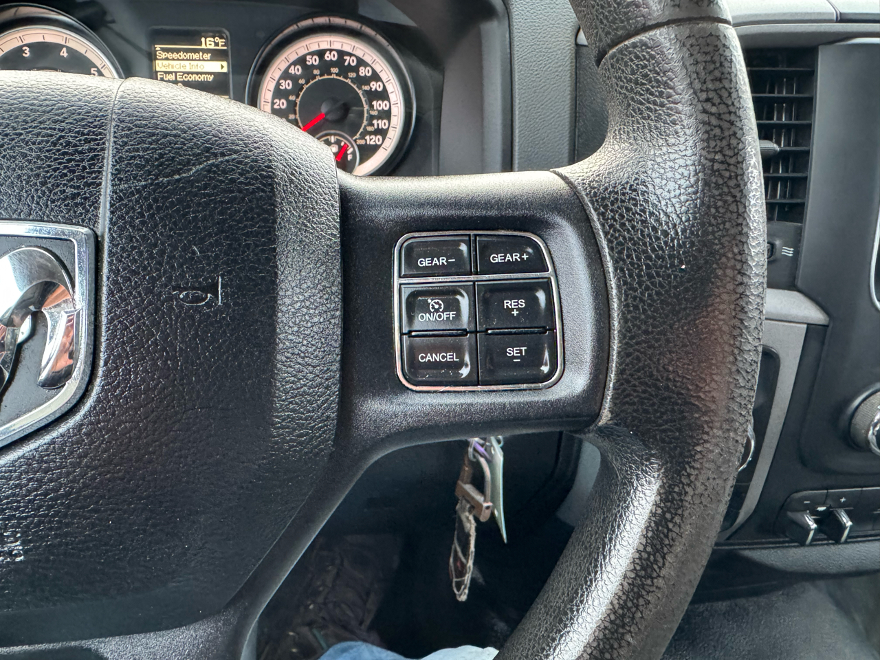 RAM 1500 4WD Quad Cab 140.5" Express 2016