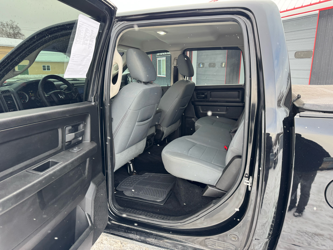 RAM 1500 4WD Crew Cab 140.5" Tradesman 2013