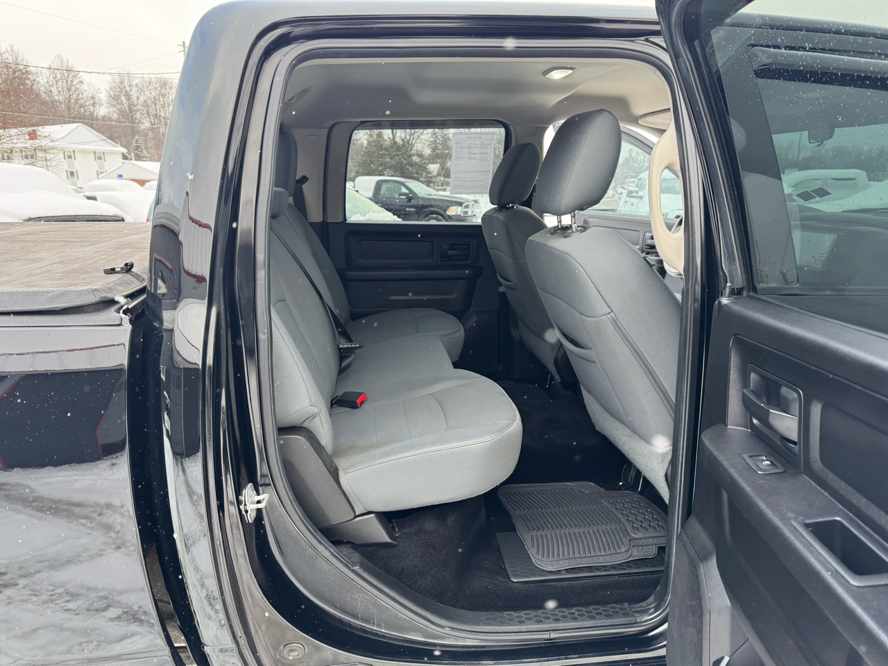 RAM 1500 4WD Crew Cab 140.5" Tradesman 2013