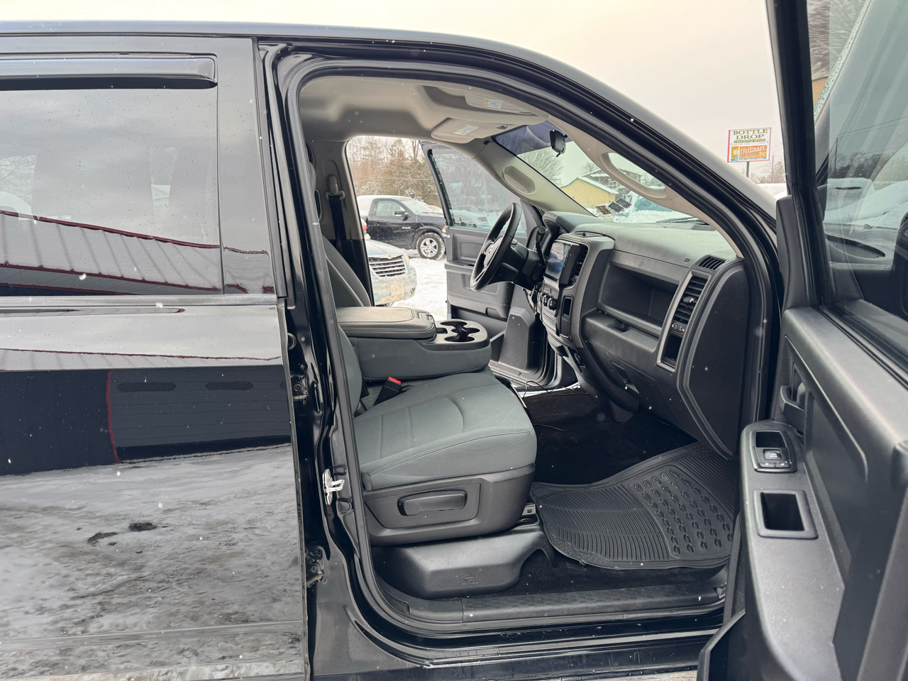 RAM 1500 4WD Crew Cab 140.5" Tradesman 2013