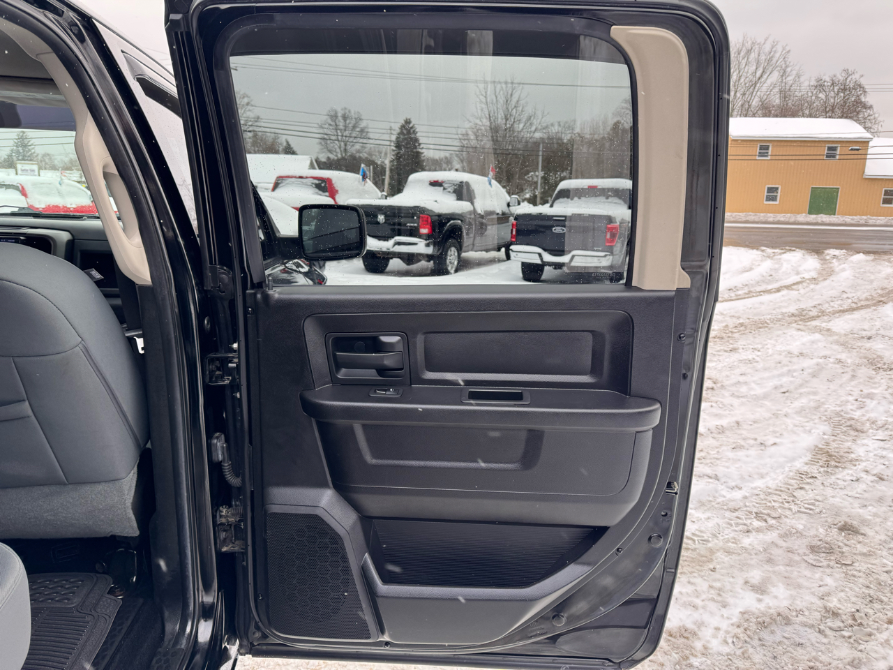 RAM 1500 4WD Crew Cab 140.5" Tradesman 2013