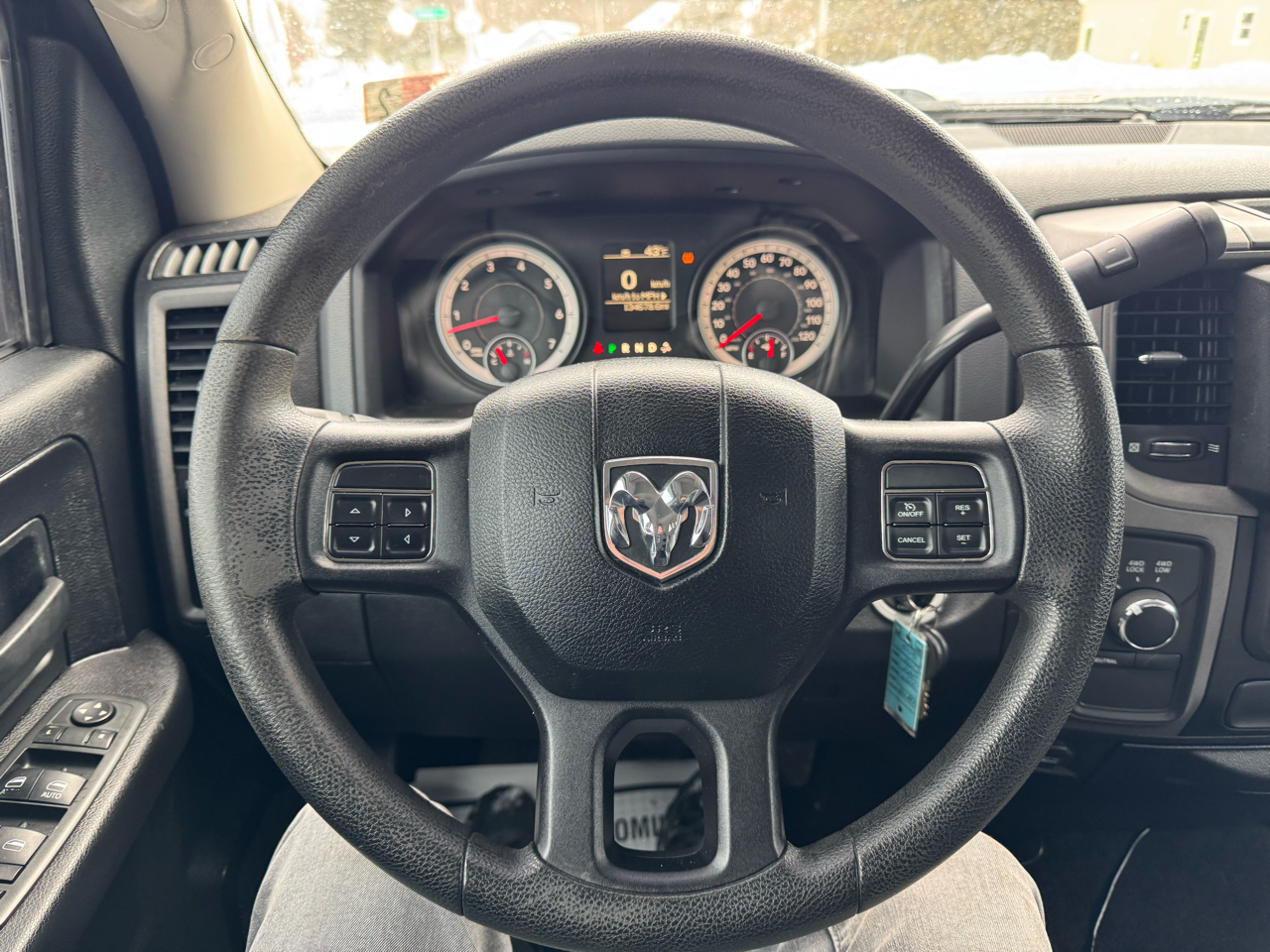 RAM 1500 4WD Crew Cab 140.5" Tradesman 2013