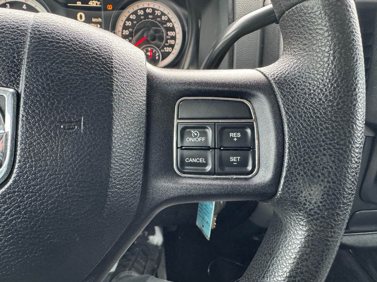 RAM 1500 4WD Crew Cab 140.5" Tradesman 2013