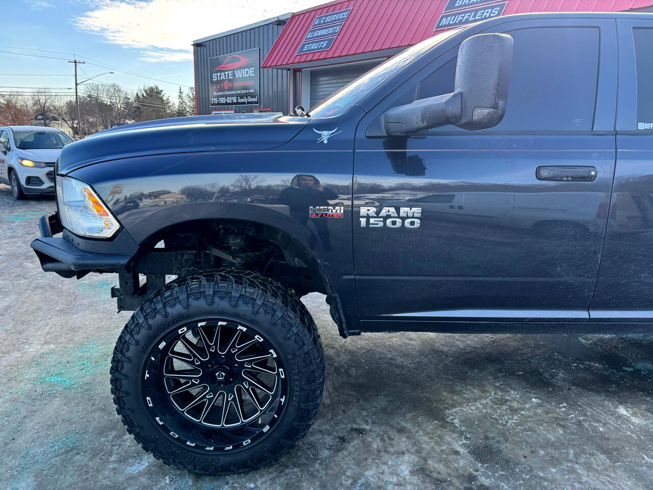 RAM 1500 4WD Crew Cab 140.5" Express 2014