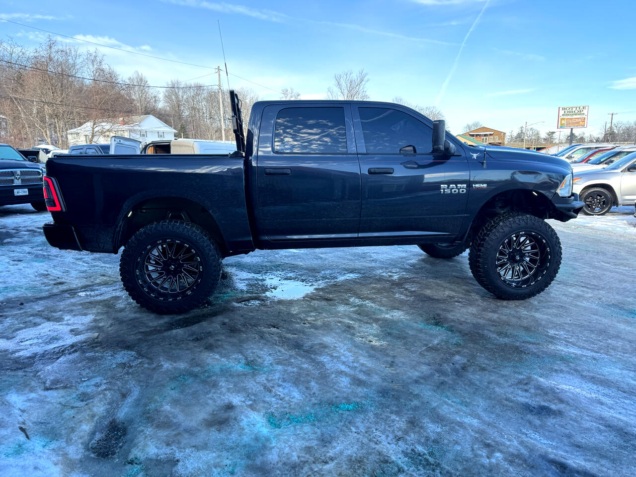 RAM 1500 4WD Crew Cab 140.5" Express 2014