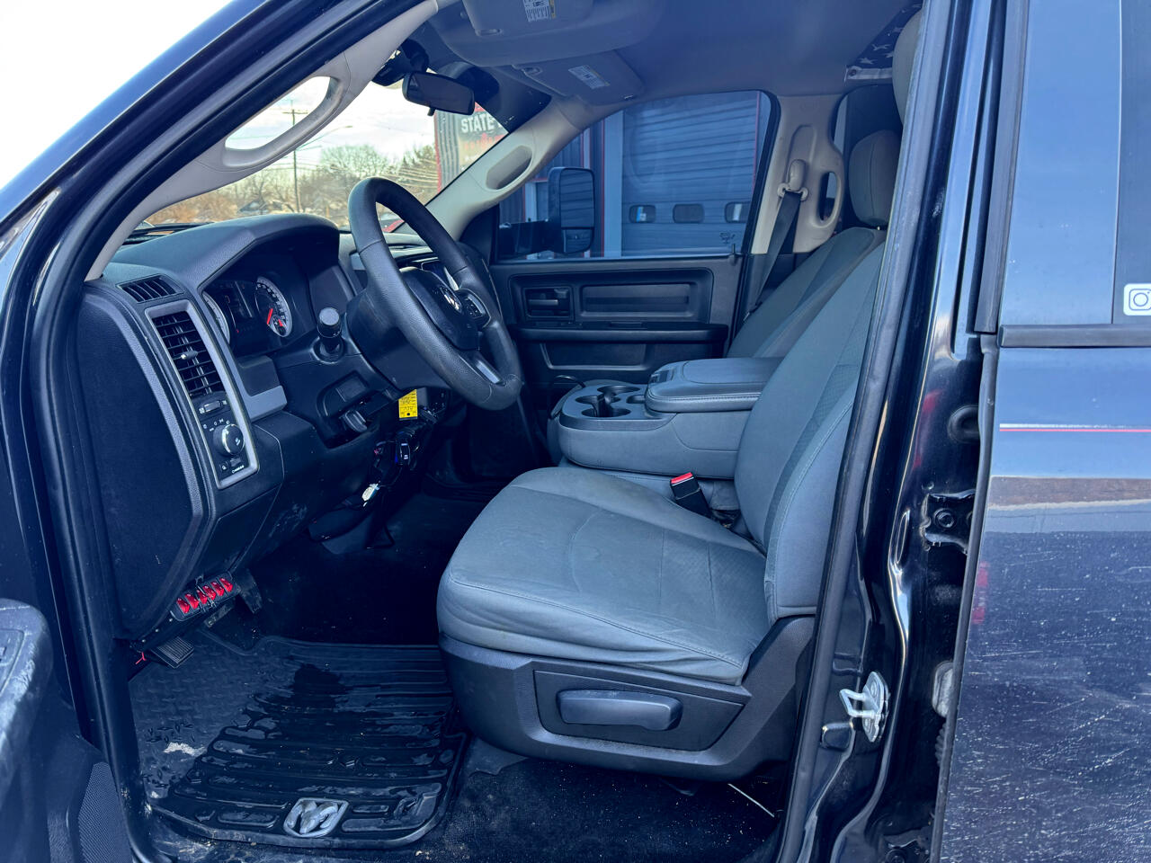 RAM 1500 4WD Crew Cab 140.5" Express 2014