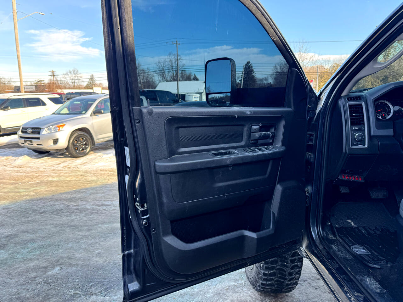 RAM 1500 4WD Crew Cab 140.5" Express 2014