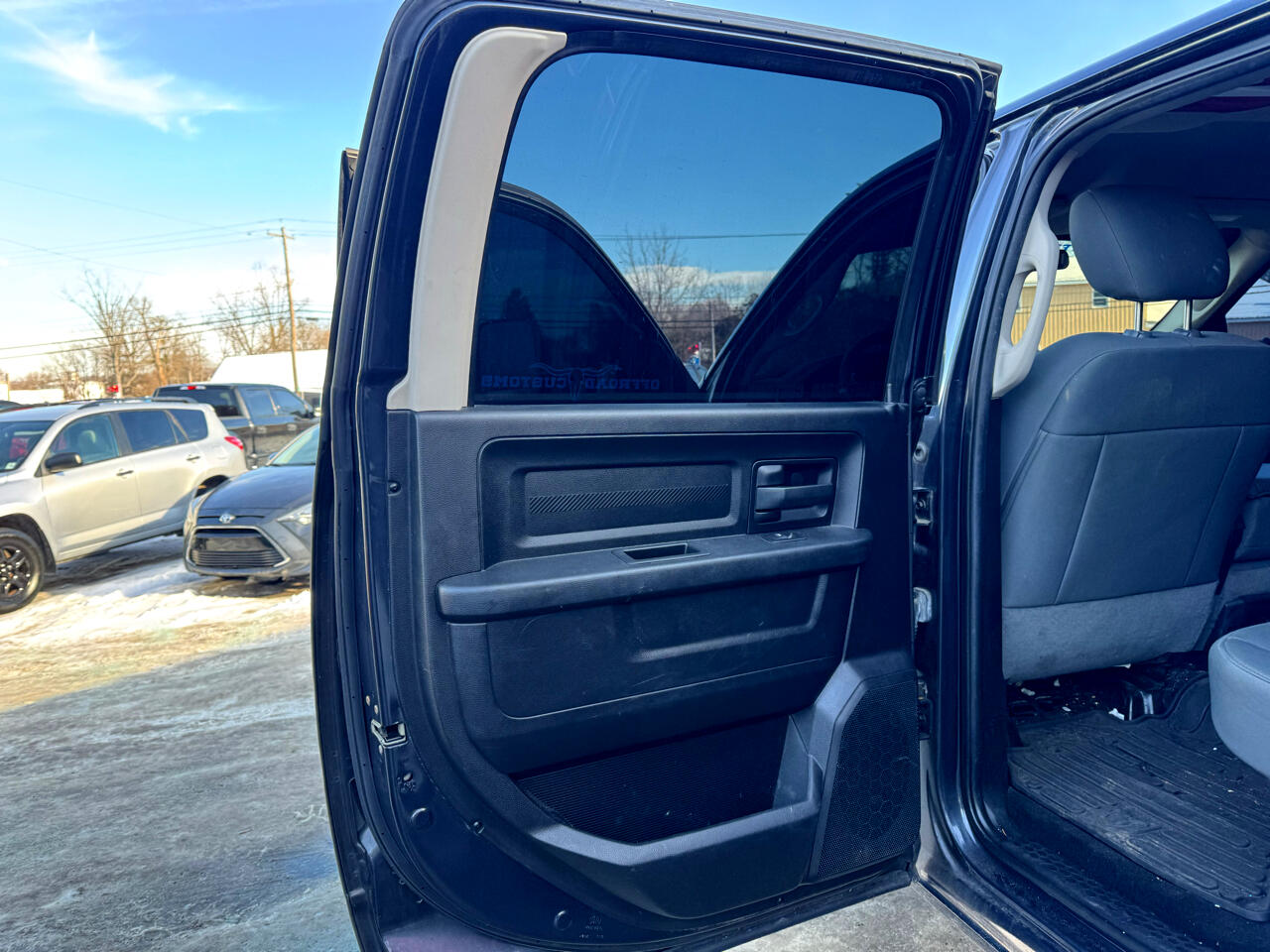 RAM 1500 4WD Crew Cab 140.5" Express 2014