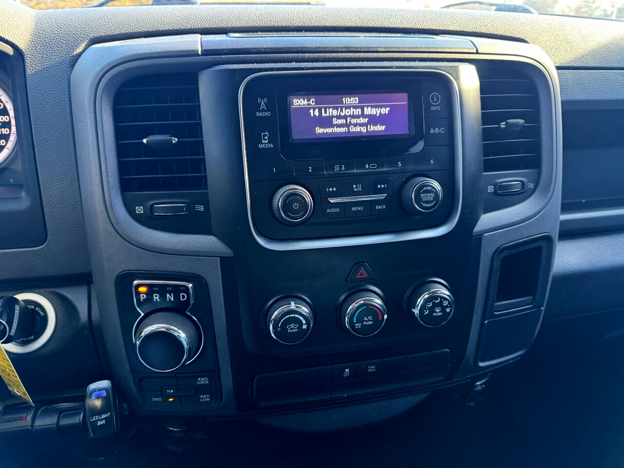 RAM 1500 4WD Crew Cab 140.5" Express 2014