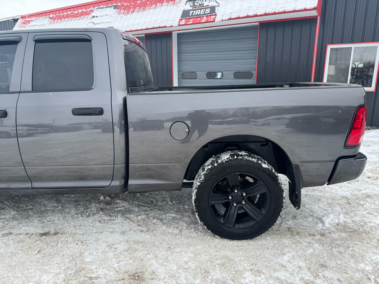 RAM 1500 Tradesman Quad Cab 4WD 2017