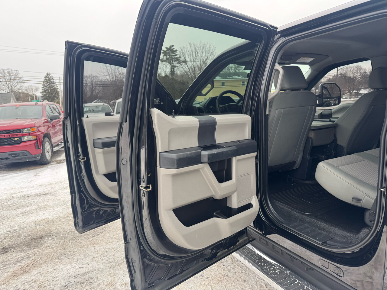 Ford Super Duty F-250 SRW XL 4WD Crew Cab 6.75' Box 2022