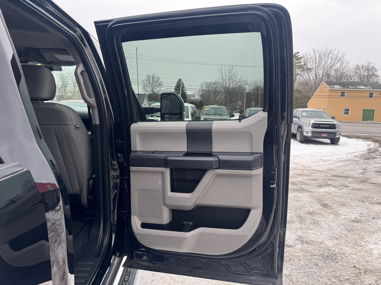 Ford Super Duty F-250 SRW XL 4WD Crew Cab 6.75' Box 2022