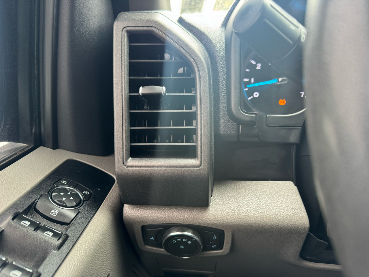 Ford Super Duty F-250 SRW XL 4WD Crew Cab 6.75' Box 2022