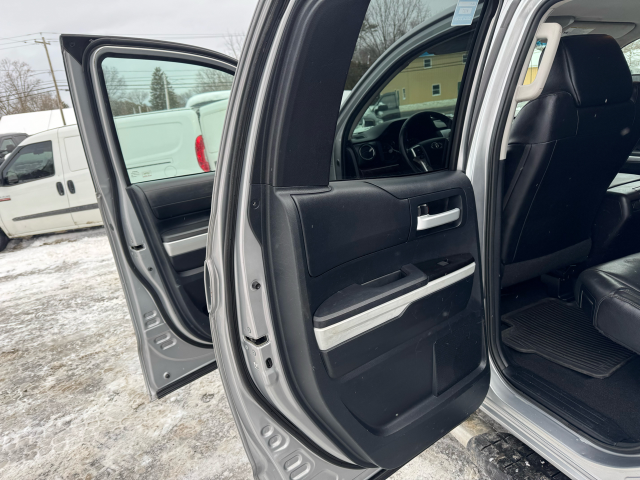 Toyota Tundra 4WD Truck Double Cab 5.7L V8 6-Spd AT LTD (Natl) 2014