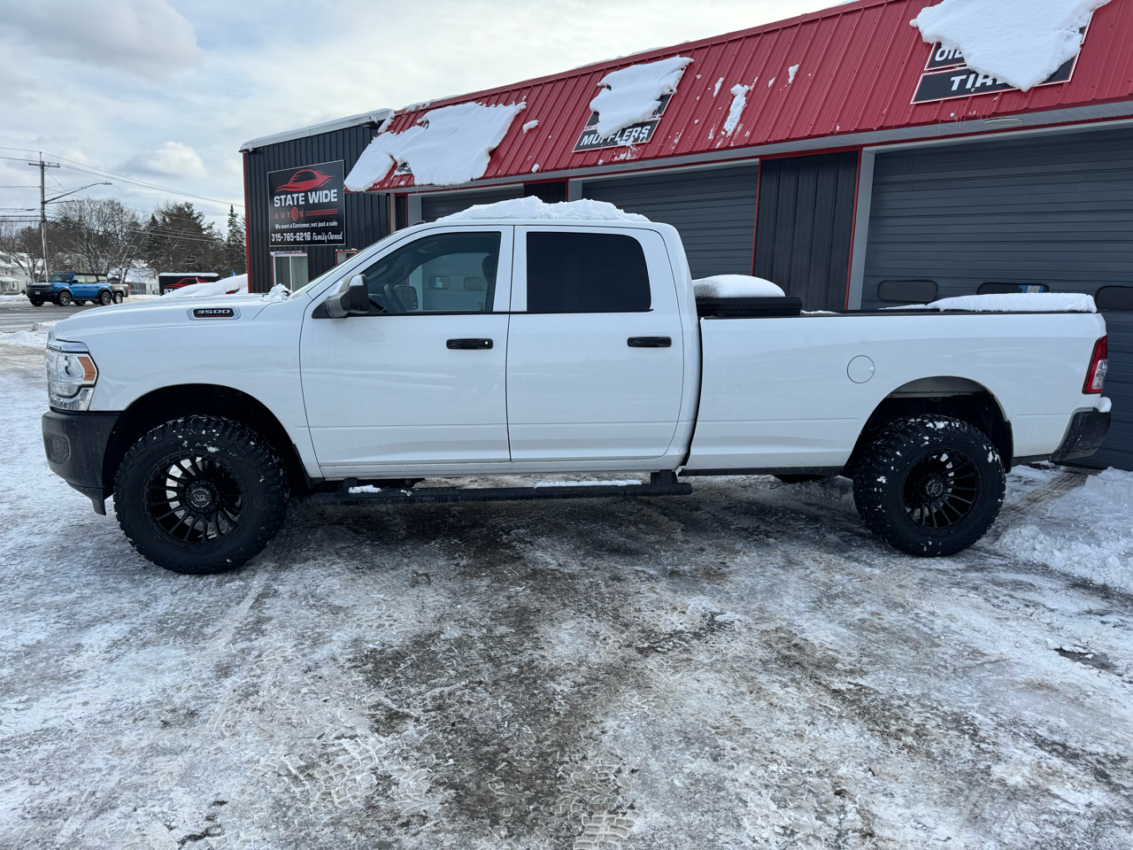 RAM 3500 Tradesman 4x4 Crew Cab 8' Box 2022
