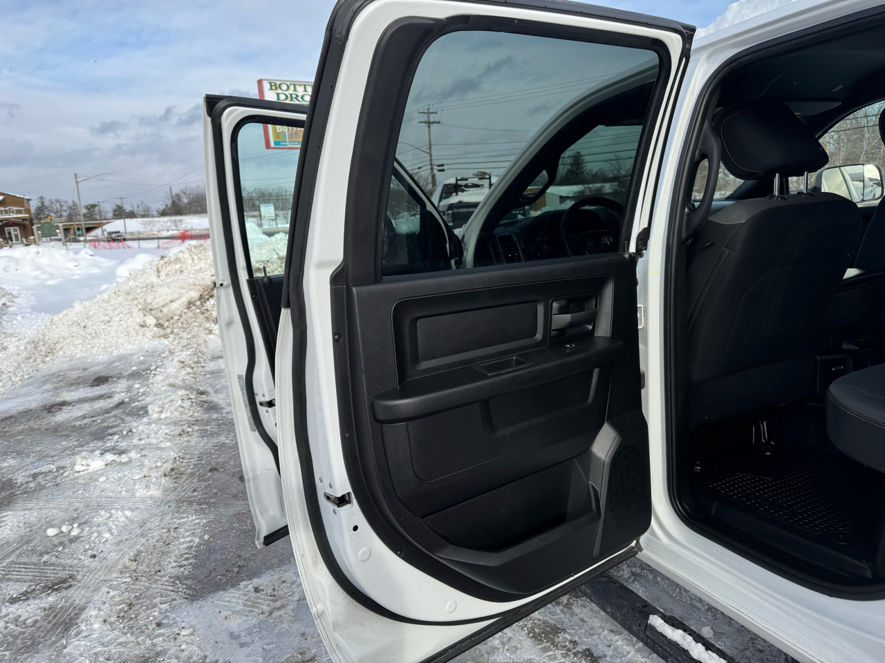 RAM 3500 Tradesman 4x4 Crew Cab 8' Box 2022