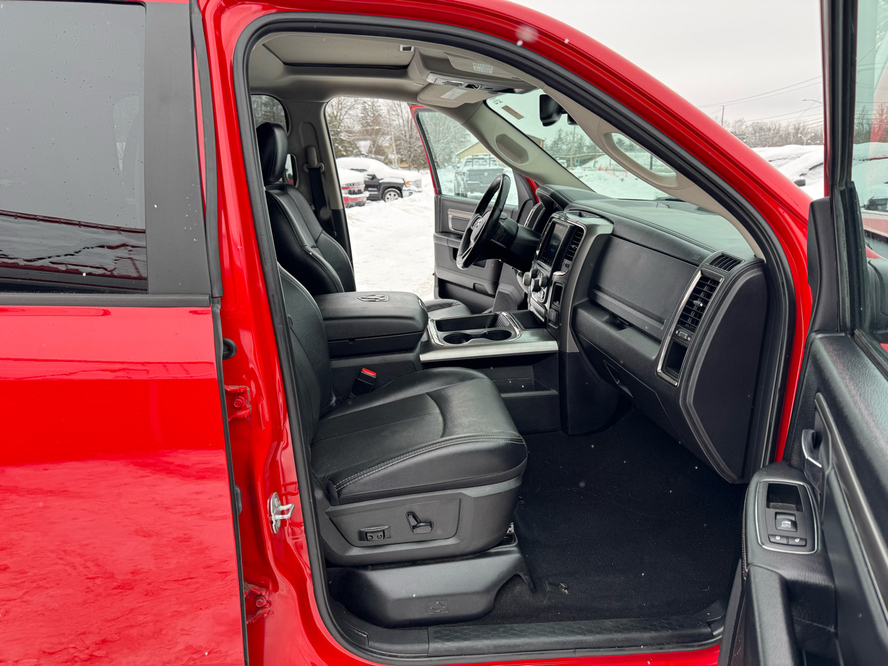 RAM 1500 Night 4x4 Crew Cab 5'7" Box *Ltd Avail* 2018