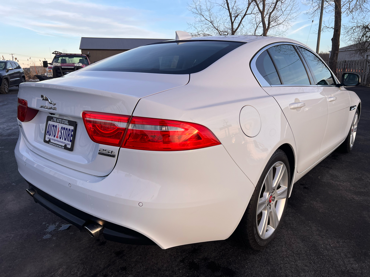 Jaguar XE 25t Premium AWD 2019