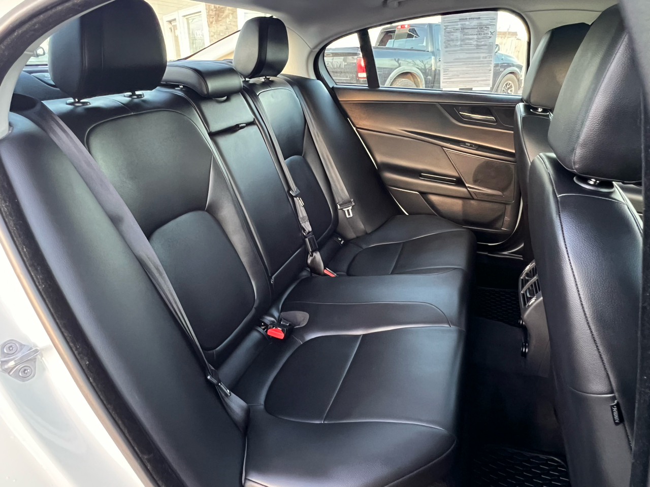 Jaguar XE 25t Premium AWD 2019