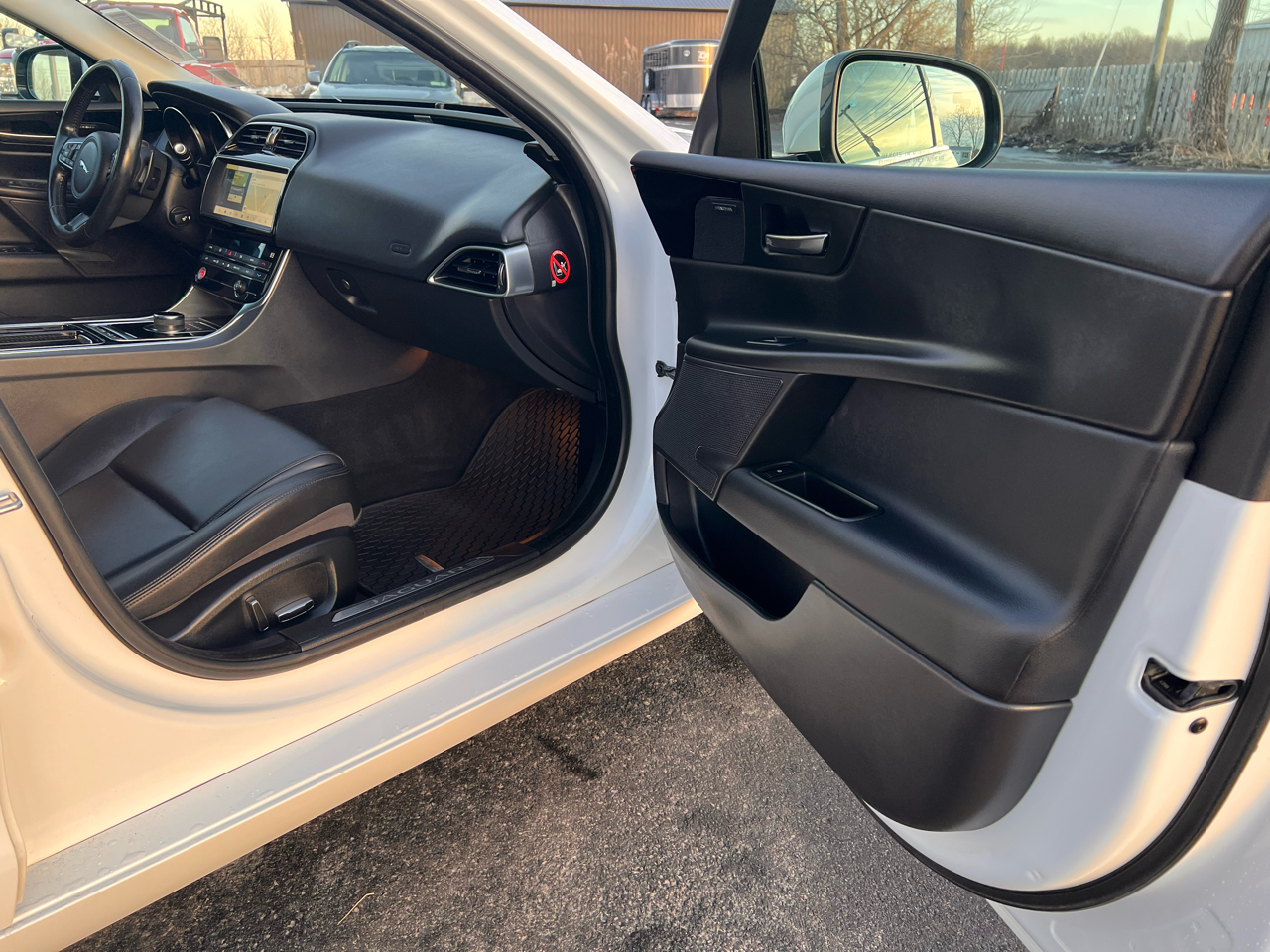 Jaguar XE 25t Premium AWD 2019