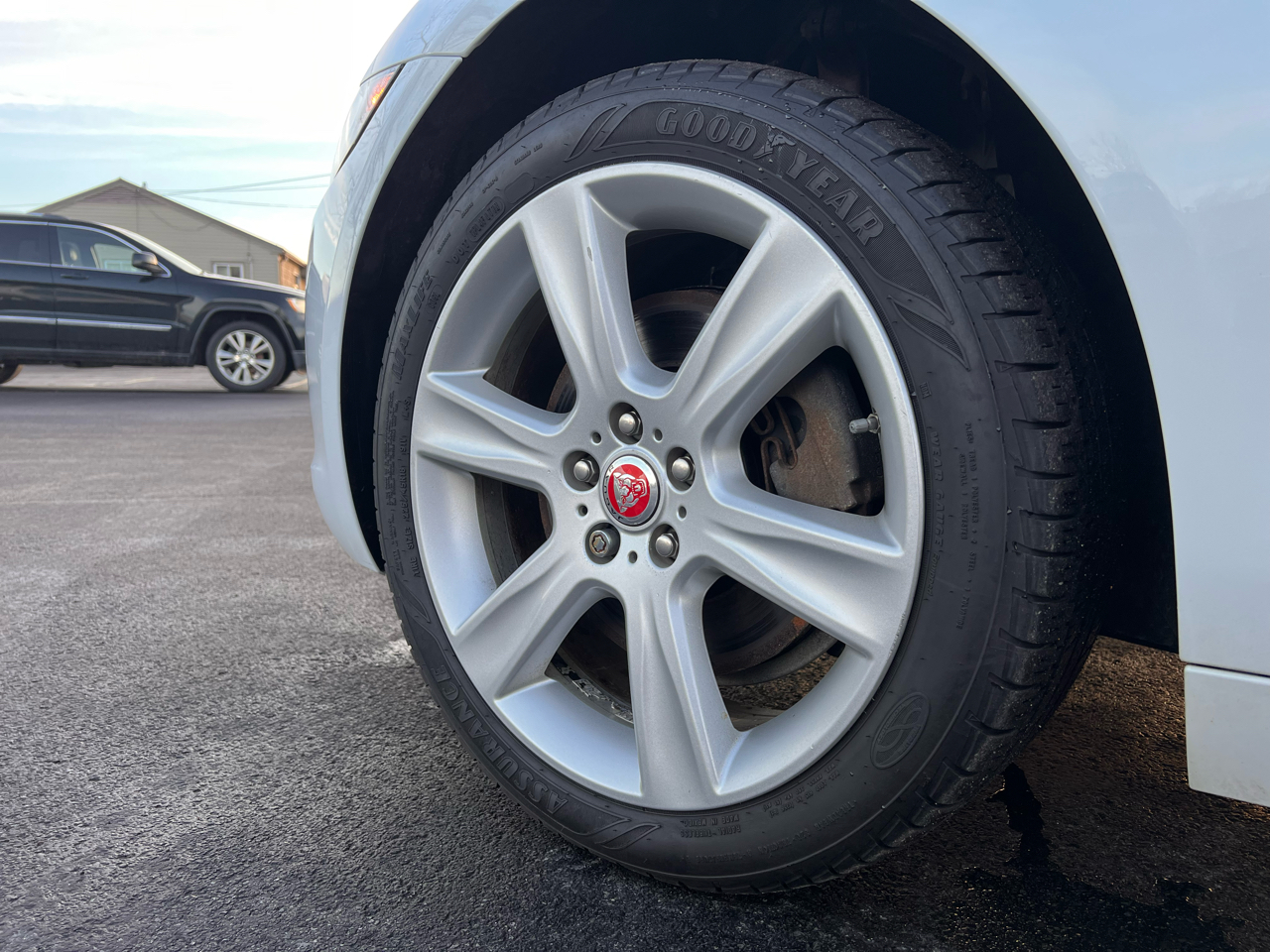 Jaguar XE 25t Premium AWD 2019