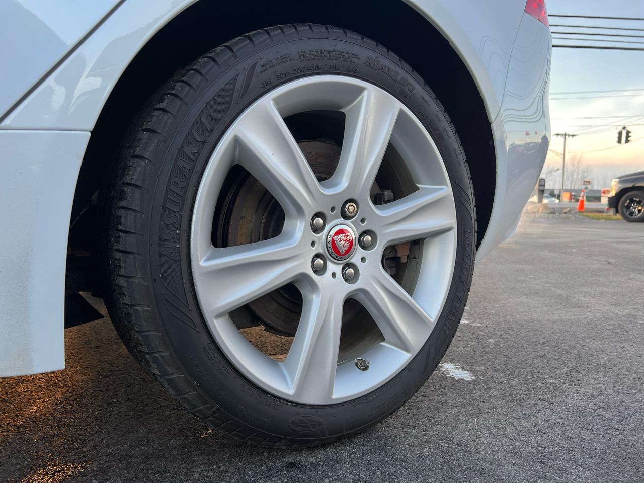 Jaguar XE 25t Premium AWD 2019